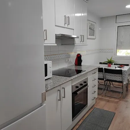 Completo Muy Cerca Del Centro Ideal Familias Con Piscina Figueres (Girona)